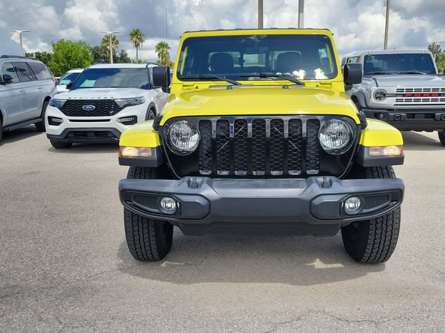 Used 2023 Jeep Gladiator Sport AWD/4WD image 2