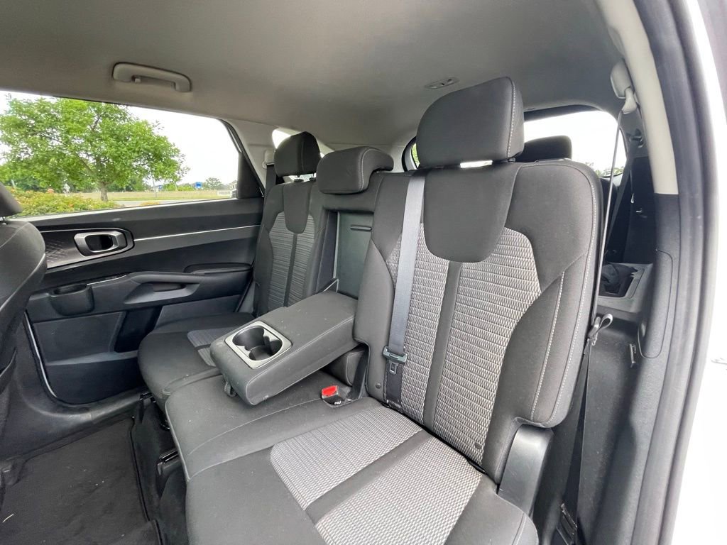 Used 2023 Kia Sorento LX AWD/4WD image 25