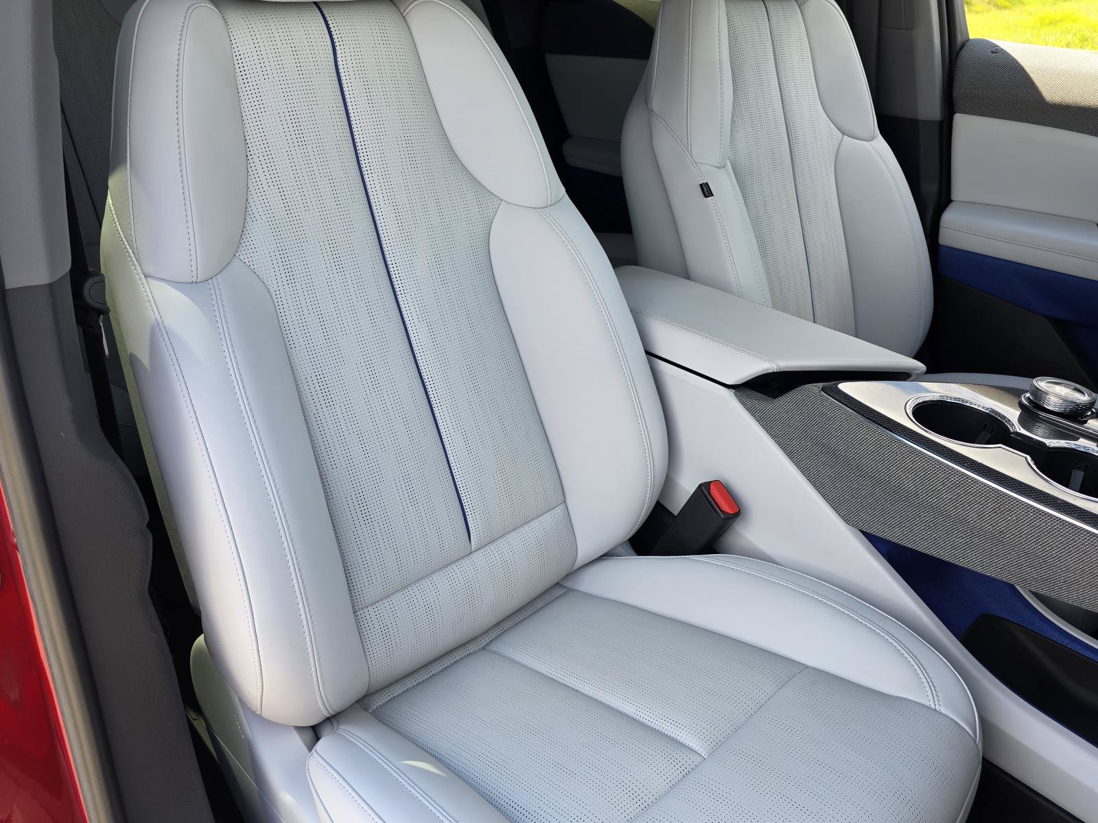 Used 2026 Cadillac Optiq Luxury 2 w/ LPO, Floor Liner Package AWD/4WD image 23