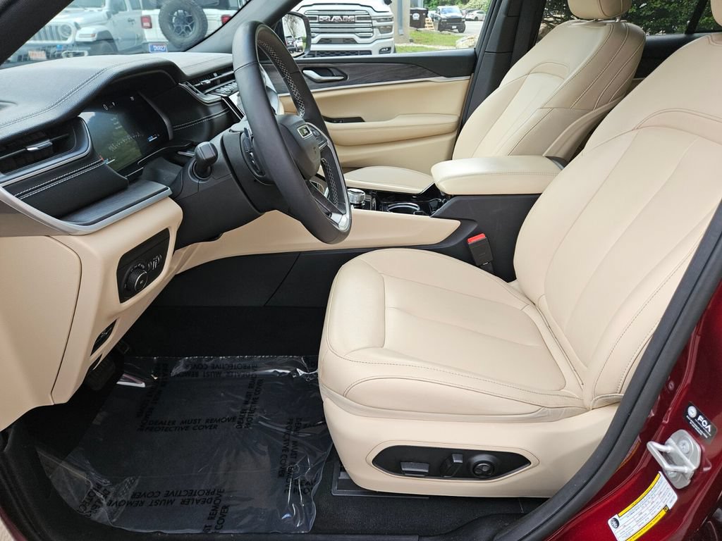 Used 2023 Jeep Grand Cherokee Limited AWD/4WD image 19