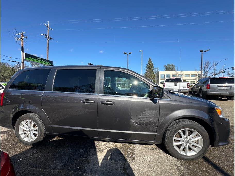 Used 2020 Dodge Grand Caravan SXT image 9