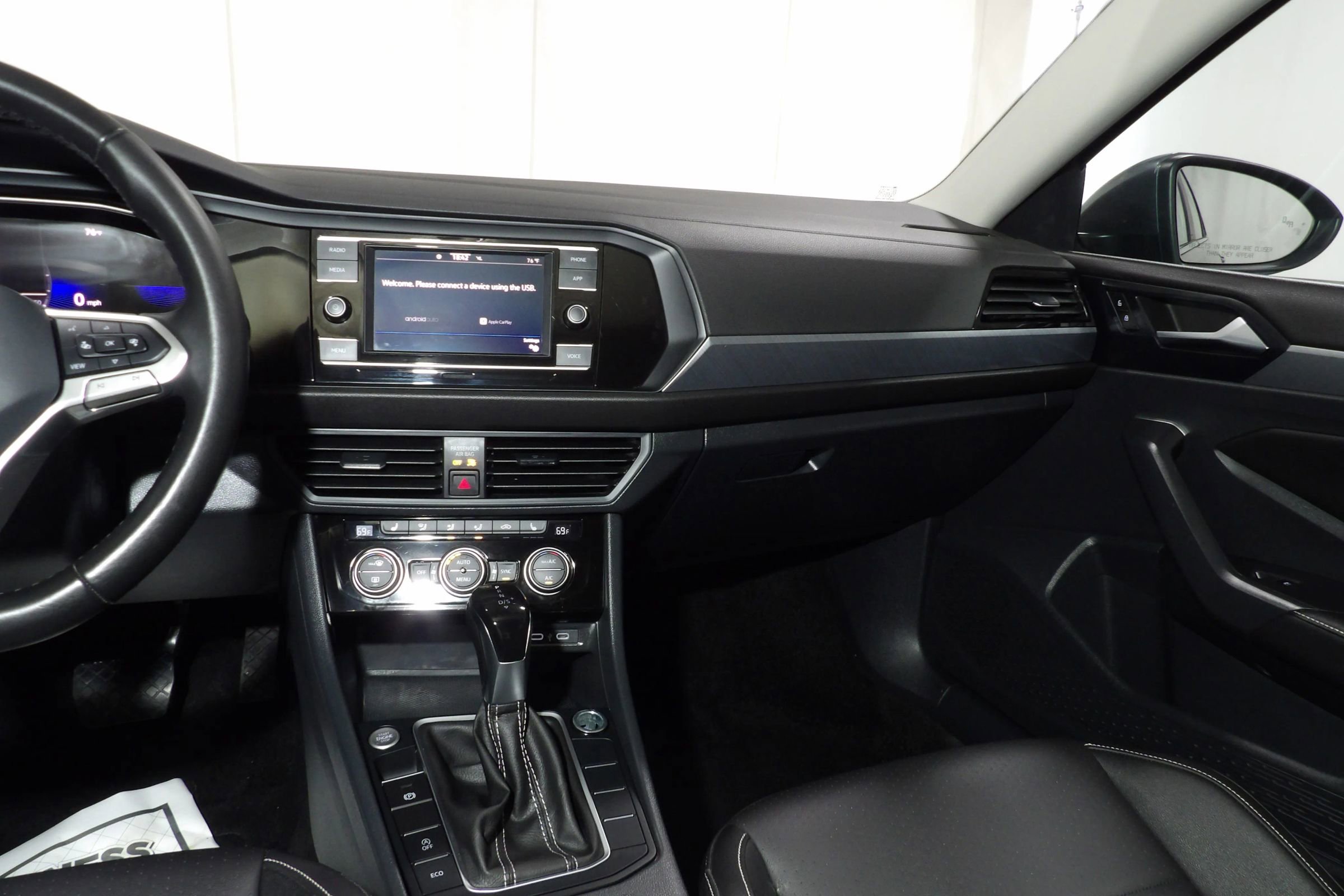 Used 2024 Volkswagen Jetta SE FWD image 13