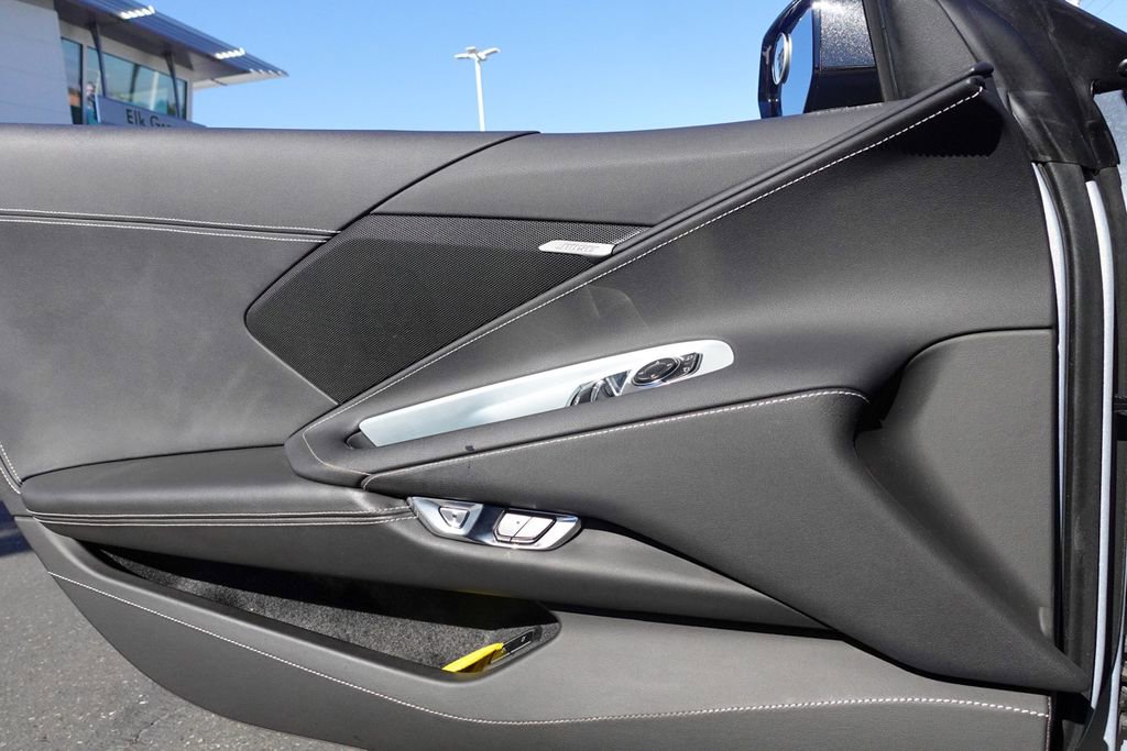 Used 2022 Chevrolet Corvette Stingray Coupe w/ Z51 Performance Package image 18