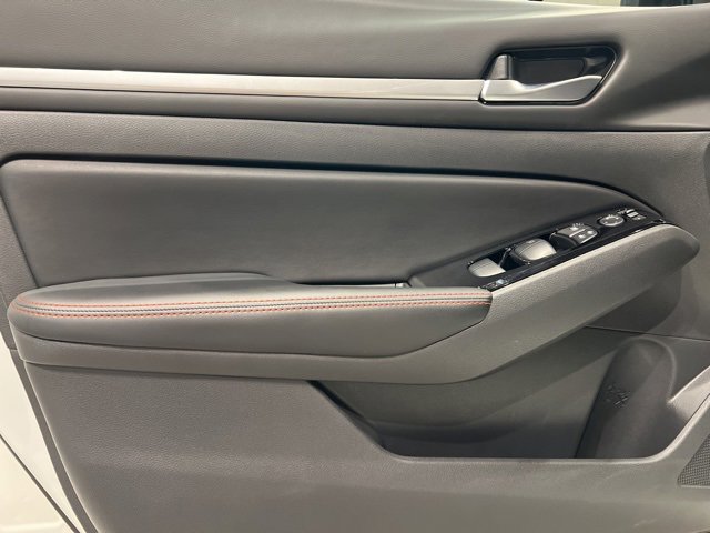 Used 2025 Nissan Altima 2.5 SR image 16
