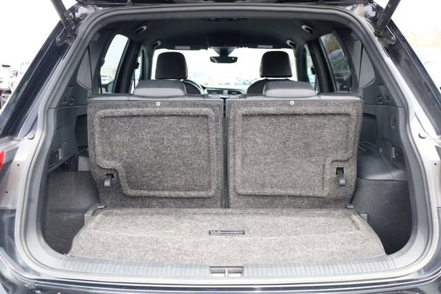 Used 2022 Volkswagen Tiguan SE R-Line FWD image 28