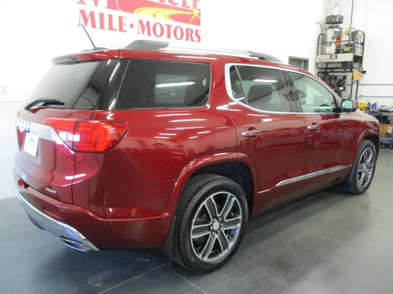 Used 2018 GMC Acadia Denali w/ Technology Package image 7