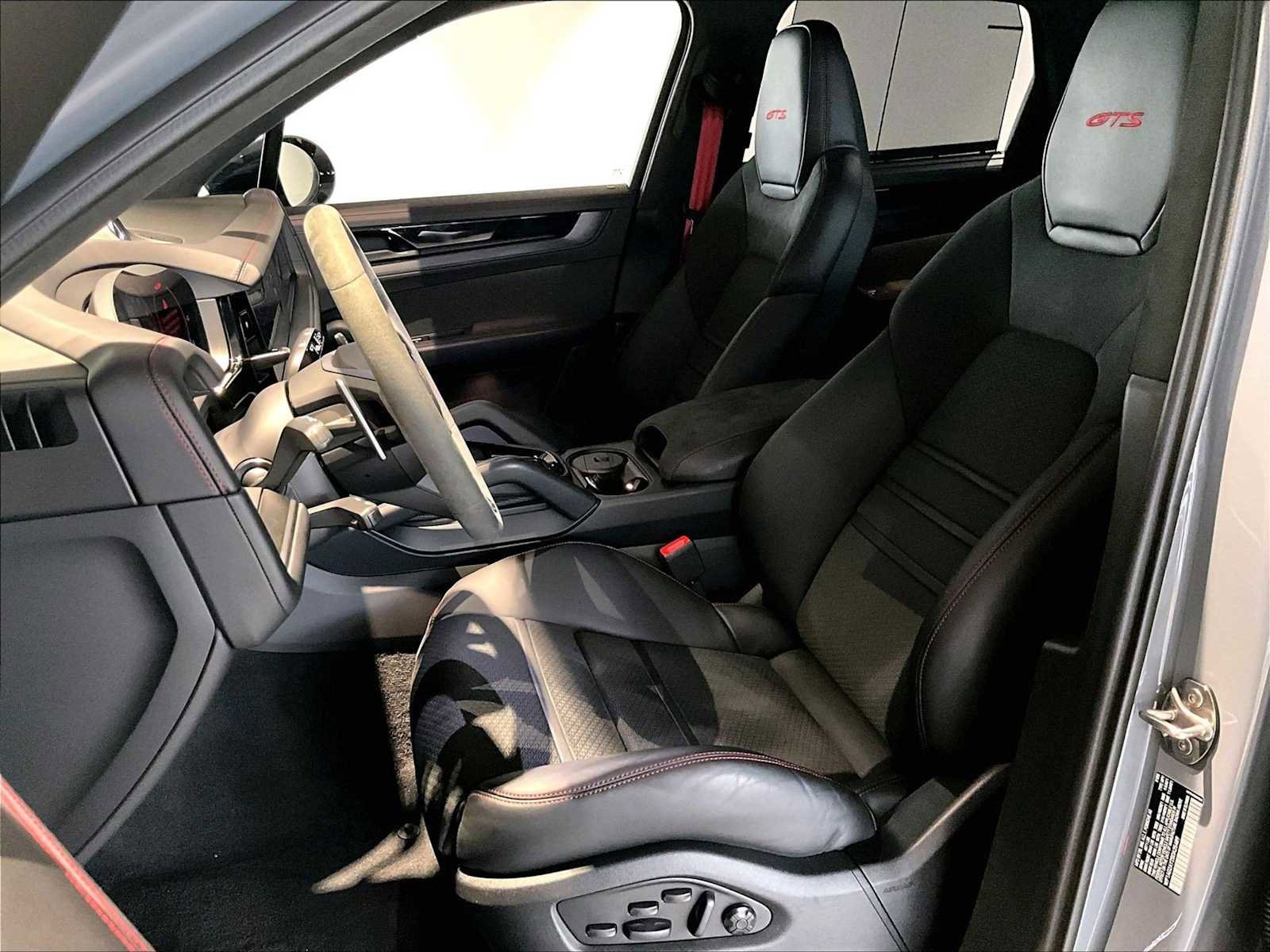 Used 2025 Porsche Cayenne GTS image 8