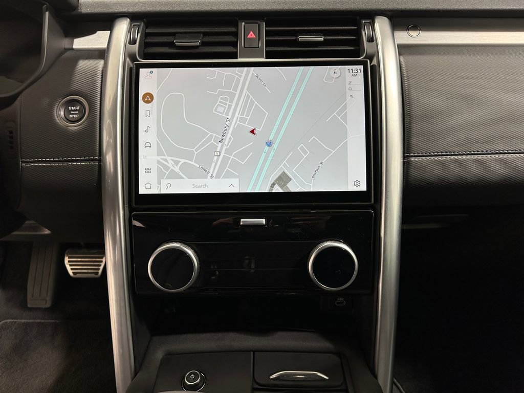 Used 2024 Land Rover Discovery Dynamic SE image 17