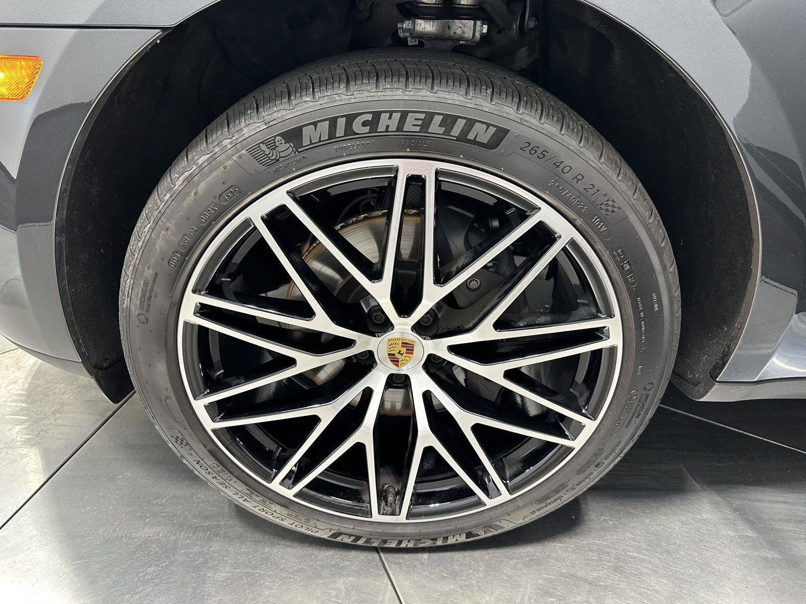 Certified 2026 Porsche Macan AWD/4WD image 11