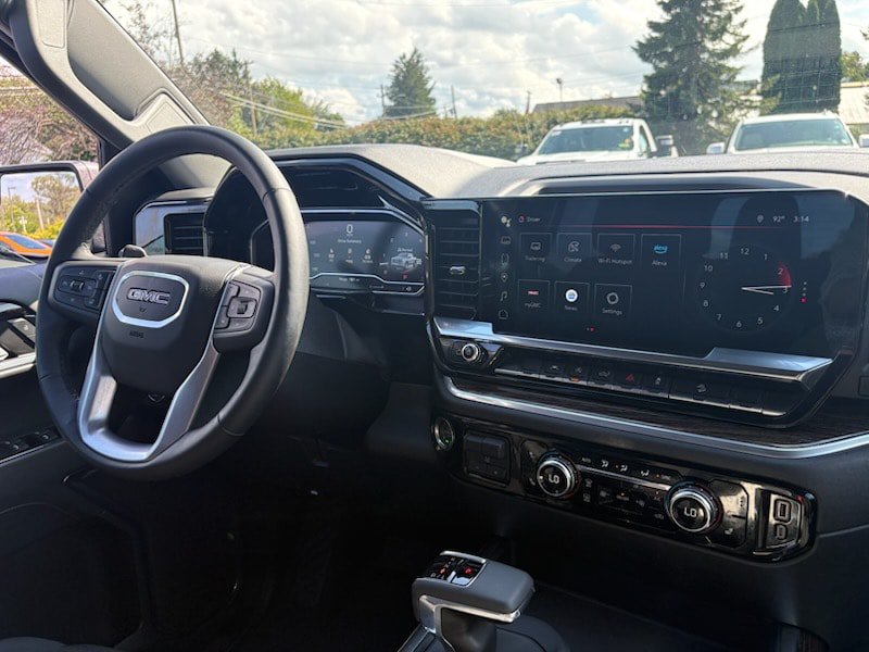 Used 2024 GMC Sierra 1500 Elevation w/ Preferred Package AWD/4WD image 12
