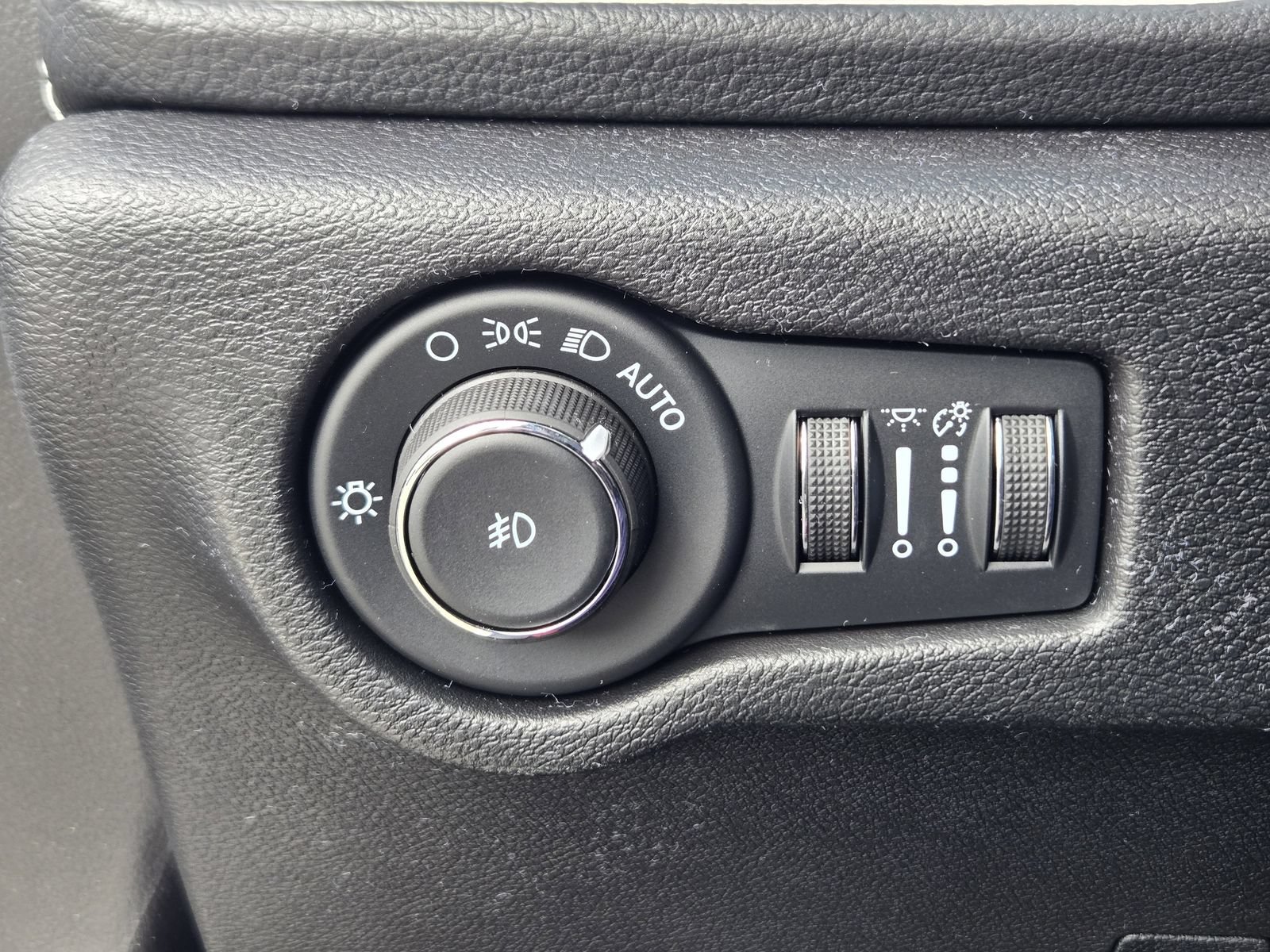 New 2026 Chrysler Pacifica Select AWD/4WD image 20