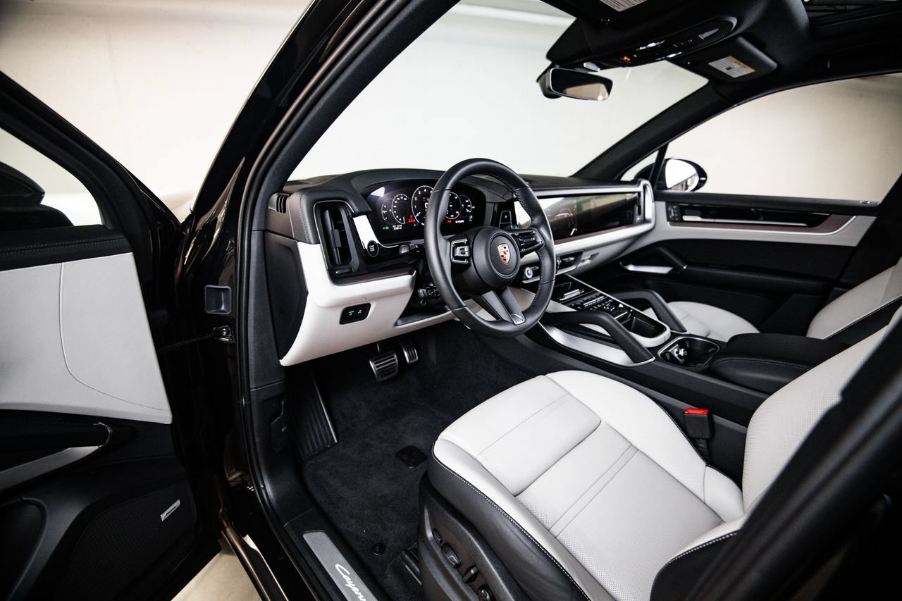 Certified 2026 Porsche Cayenne S AWD/4WD image 4