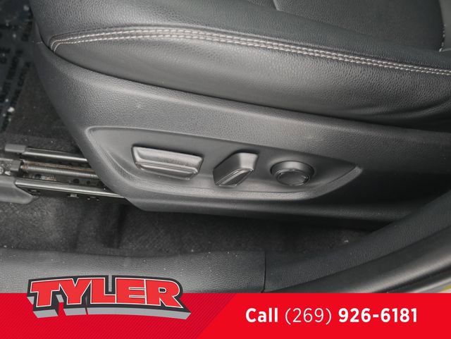 Used 2023 Toyota Corolla Cross XLE image 23