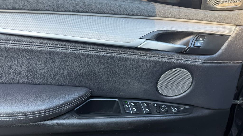 Used 2018 BMW X6 sDrive35i w/ M Sport Package image 12