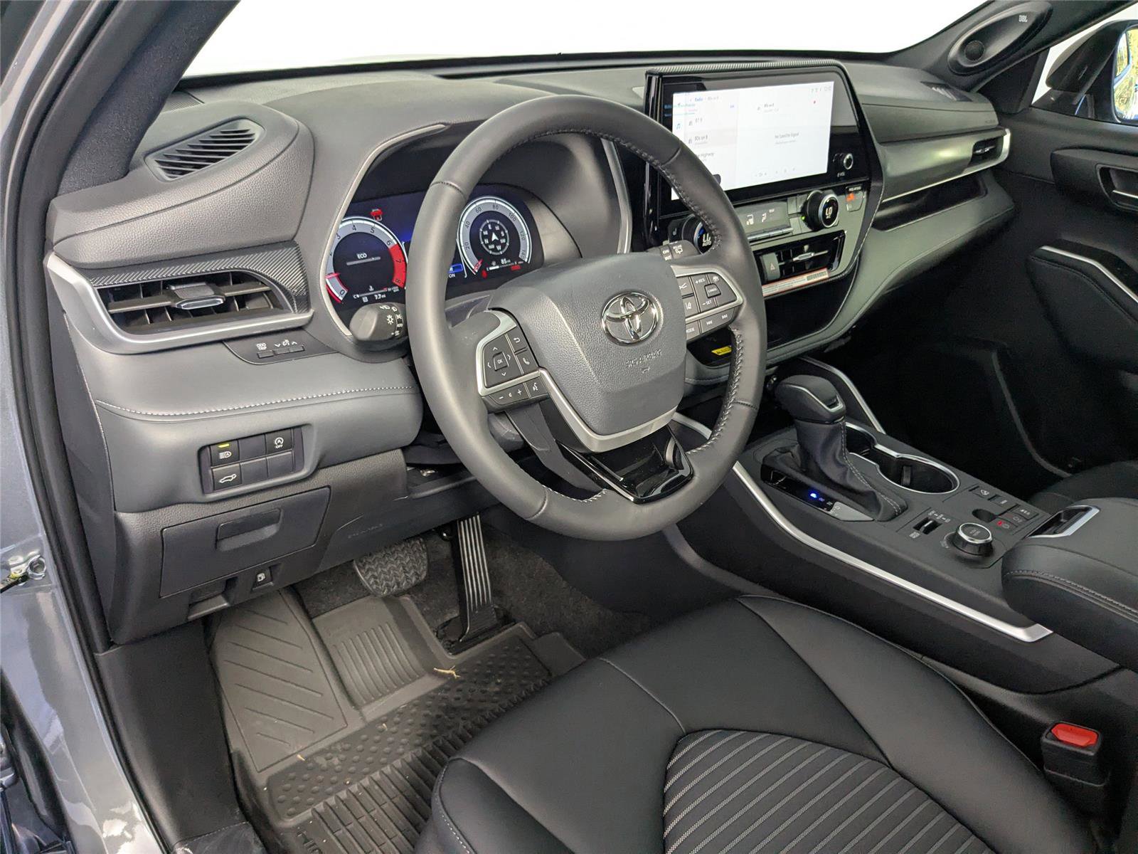 New 2026 Toyota Highlander XSE image 11