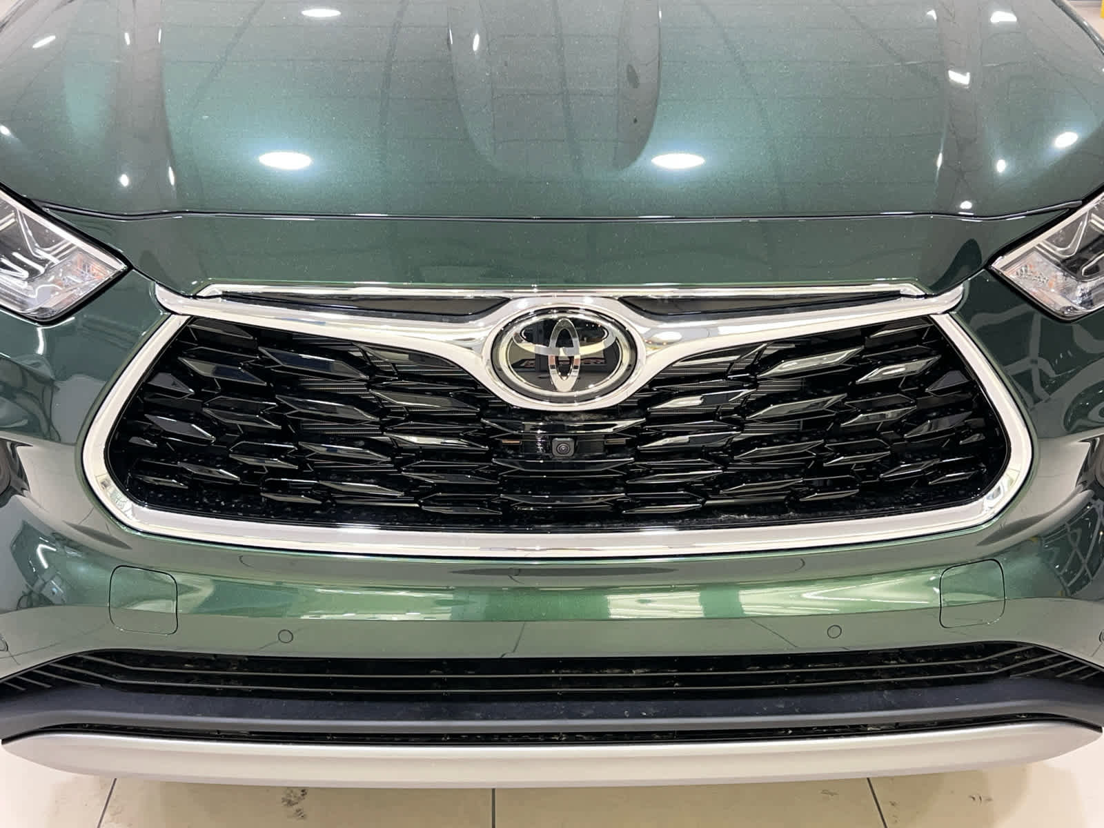 New 2025 Toyota Highlander Platinum image 4