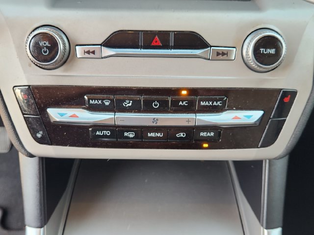 Used 2023 Ford Explorer XLT RWD image 18