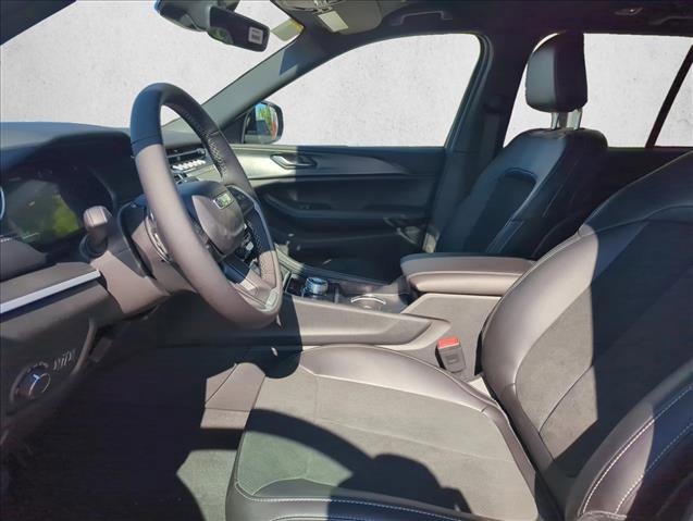 New 2025 Jeep Grand Cherokee Altitude image 4