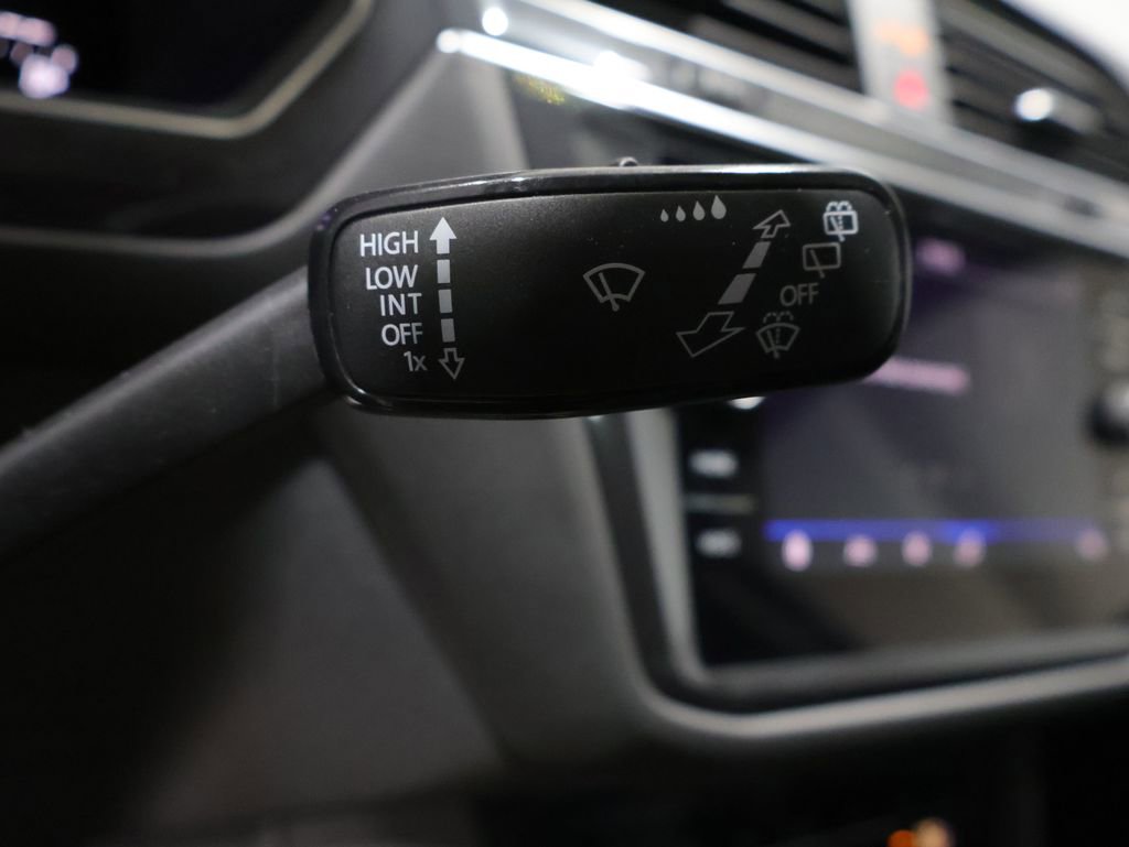 Used 2022 Volkswagen Tiguan SE image 38