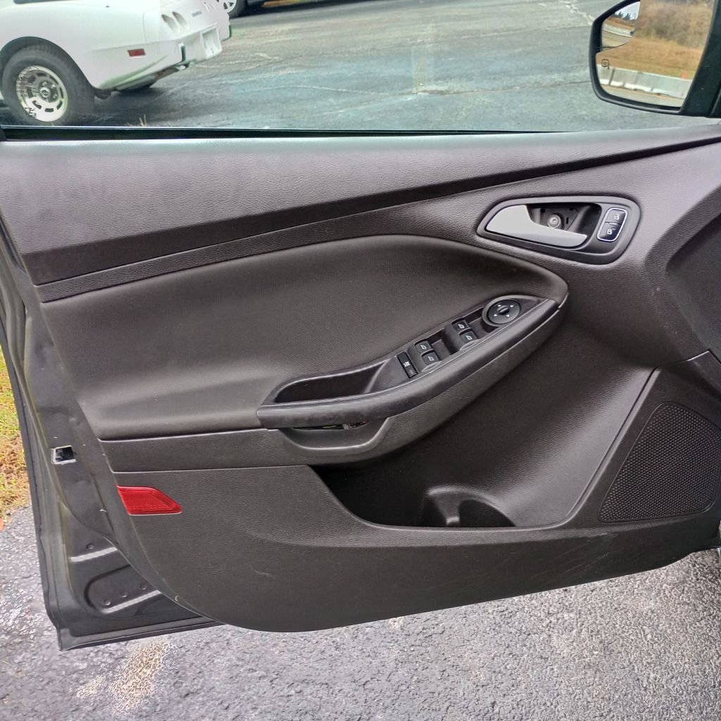 Used 2017 Ford Focus SE image 11