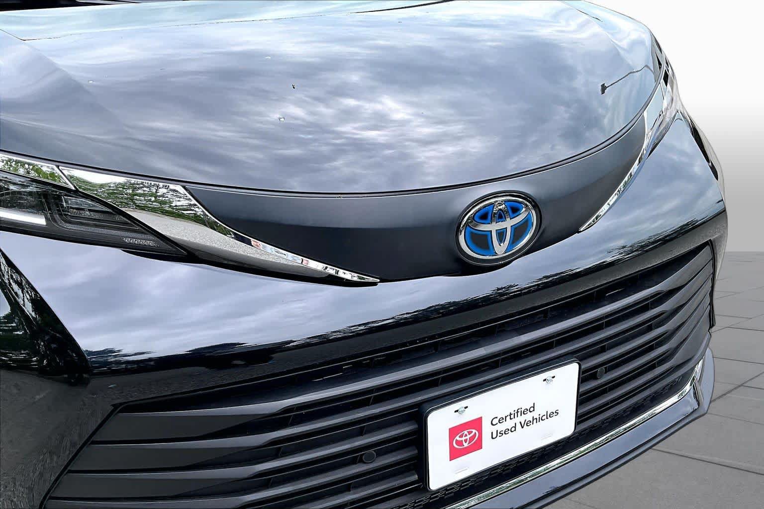 Certified 2023 Toyota Sienna XLE w/ XLE Plus Package AWD/4WD image 56