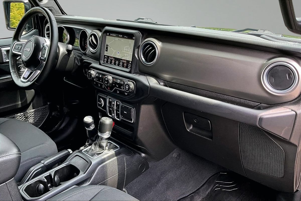 Used 2018 Jeep Wrangler Unlimited Sahara AWD/4WD image 12