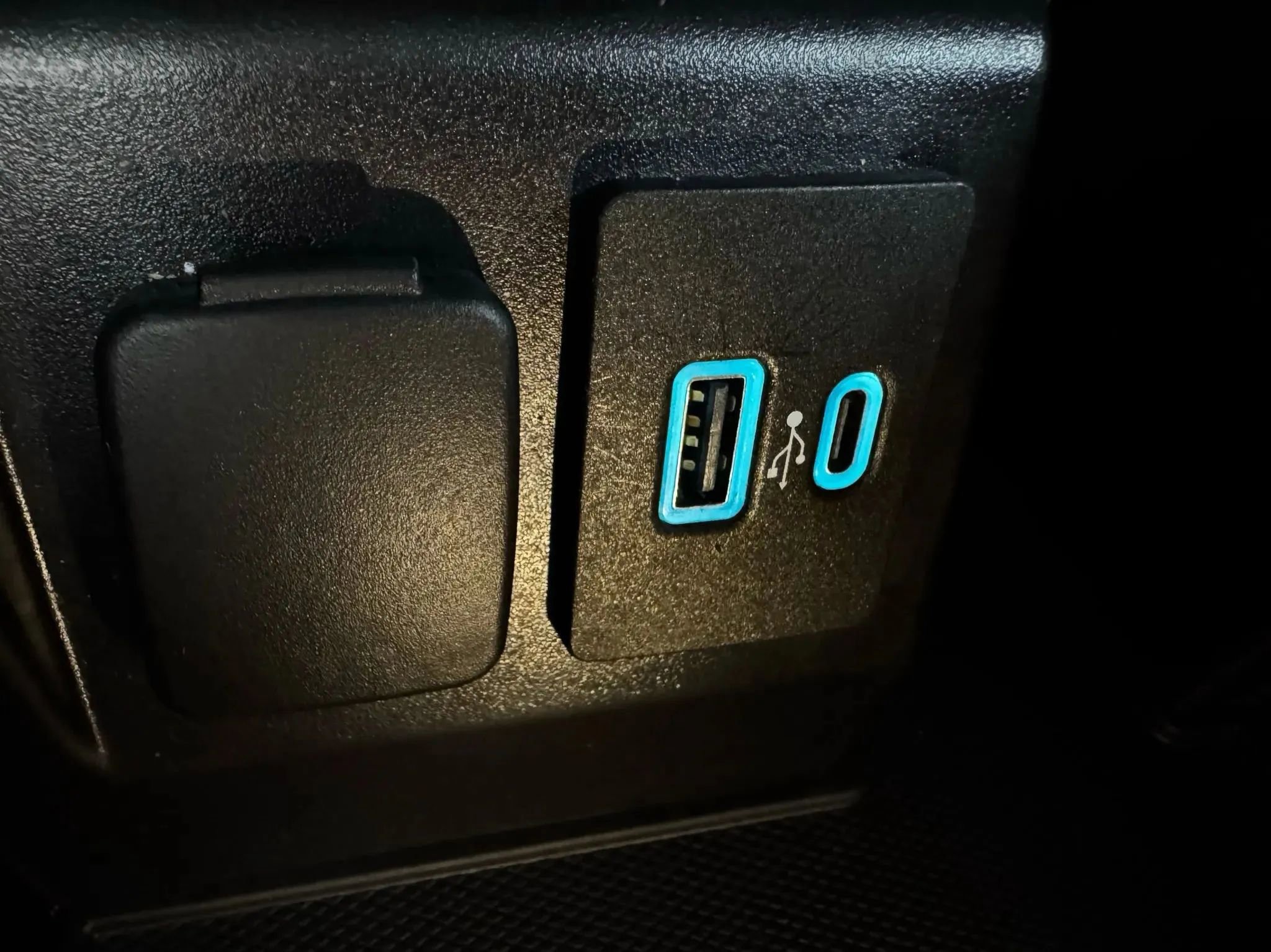 Used 2020 Ford Explorer Limited w/ Class III Trailer Tow Package image 25