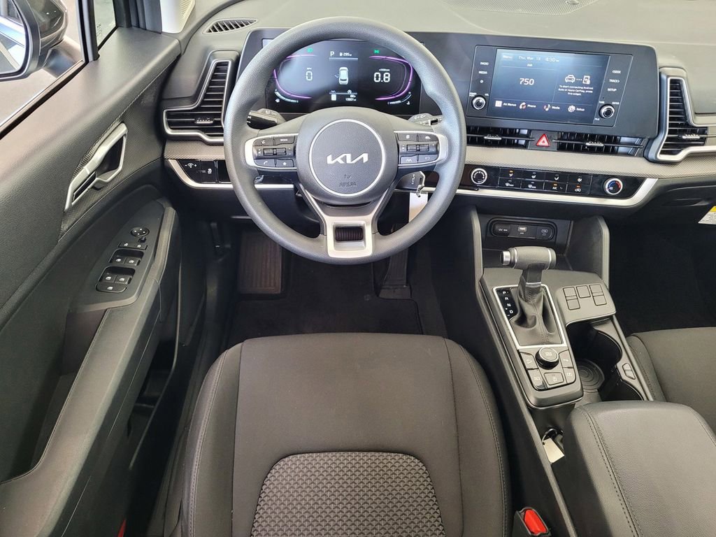 Used 2025 Kia Sportage LX image 10