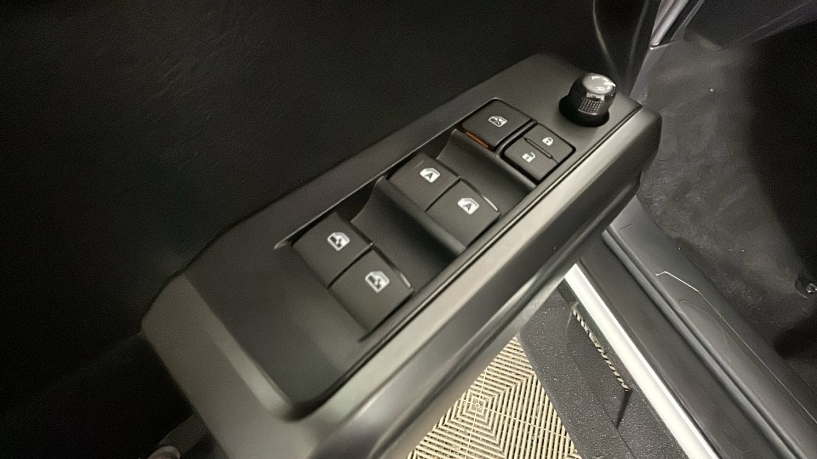 Used 2021 Toyota Tacoma TRD Off-Road AWD/4WD image 13