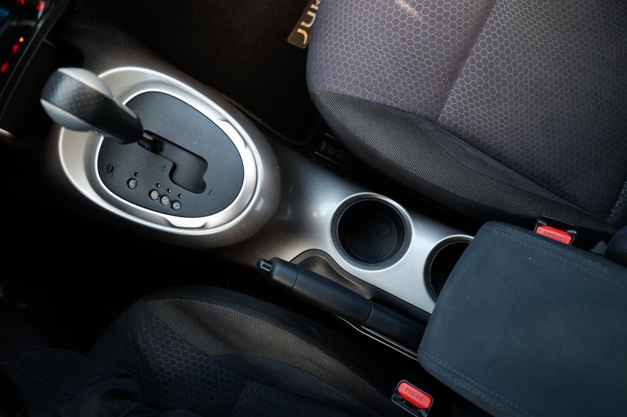 Used 2013 Nissan Juke SV FWD image 34