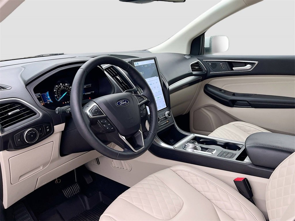 Used 2024 Ford Edge Titanium image 9