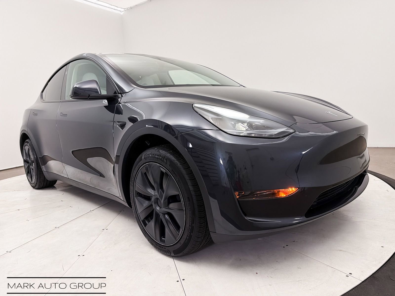 Used 2024 Tesla Model Y Long Range image 9