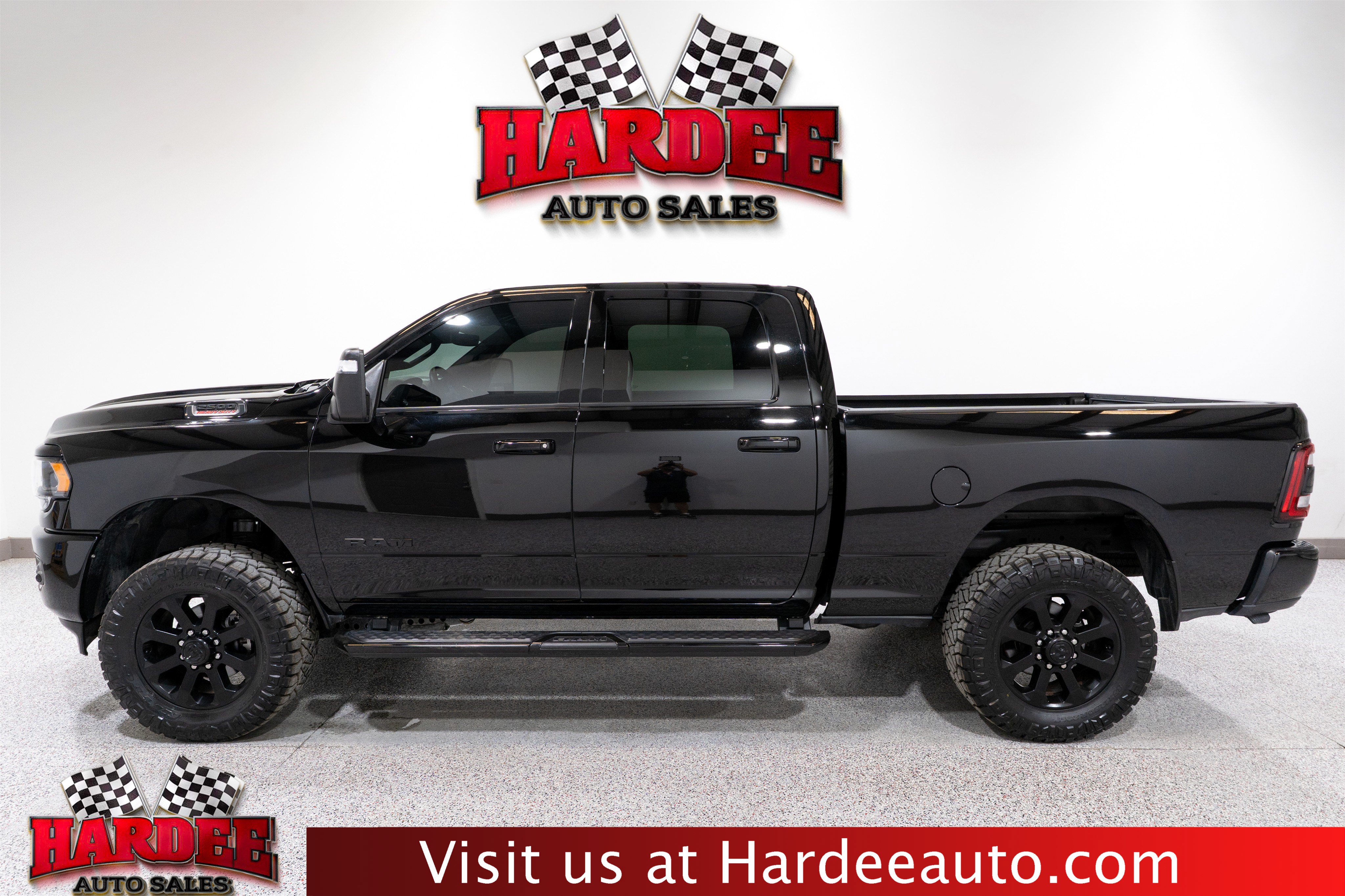 Used 2024 RAM 2500 Big Horn w/ Night Edition AWD/4WD image 1