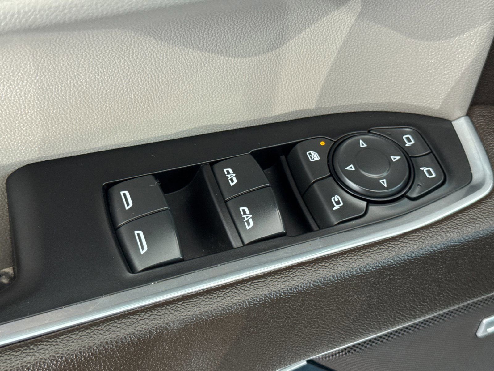 Used 2024 GMC Sierra 1500 SLT w/ SLT Convenience Package image 12