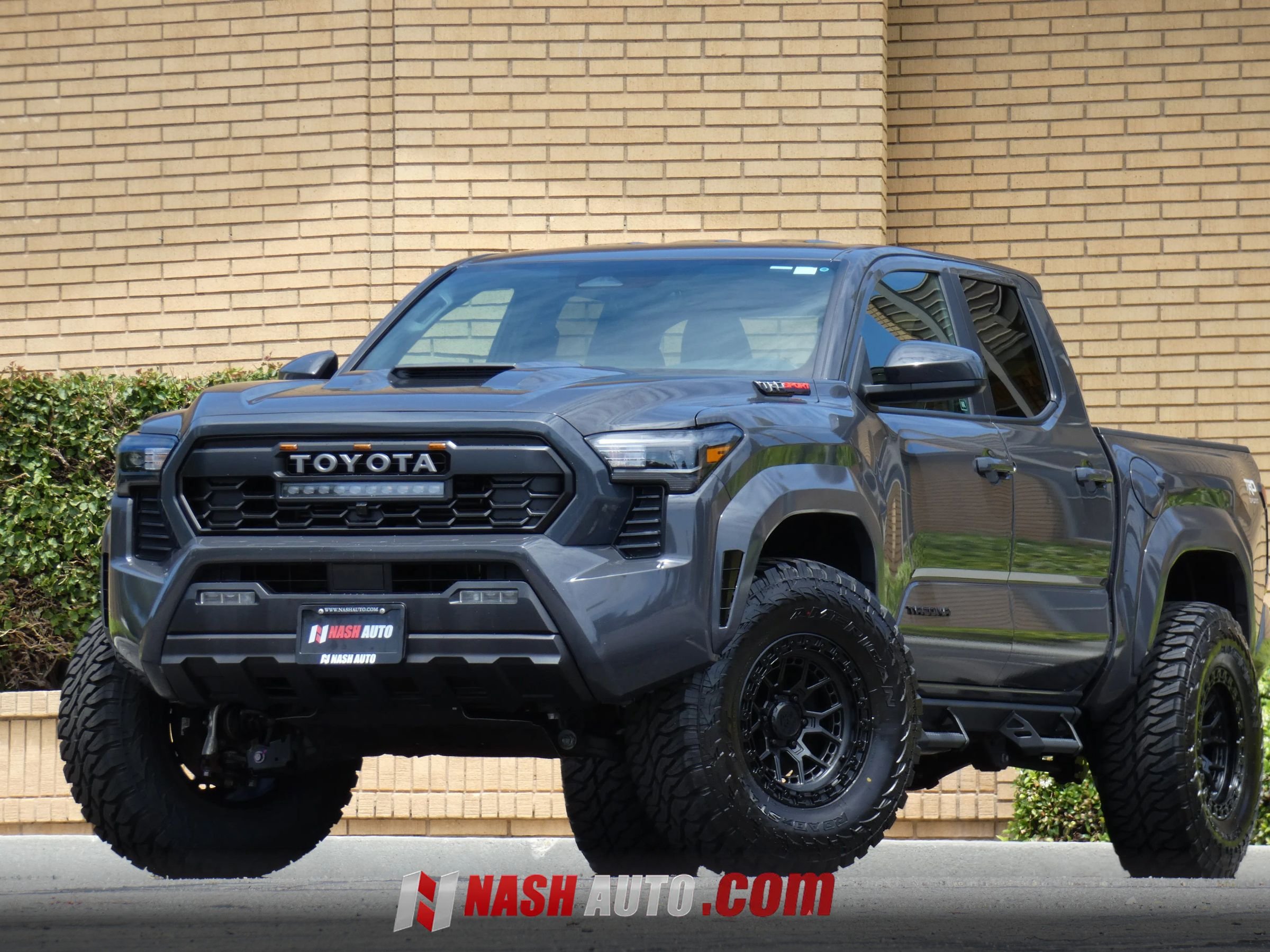 Used 2025 Toyota Tacoma TRD Sport AWD/4WD image 6