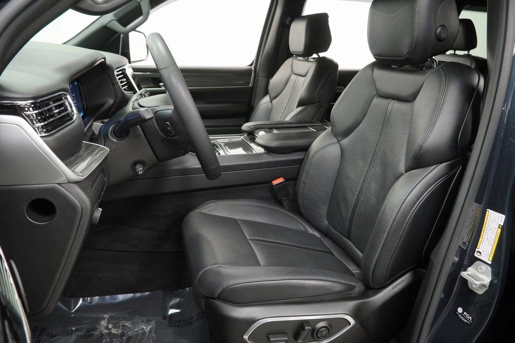 Certified 2022 Jeep Wagoneer Series III w/ Flexible Seating Group image 16