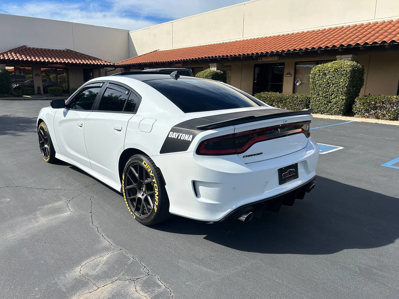 Used 2017 Dodge Charger R/T image 3