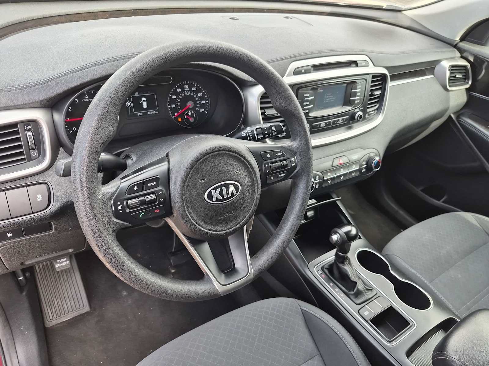 Used 2018 Kia Sorento FWD V6 image 2