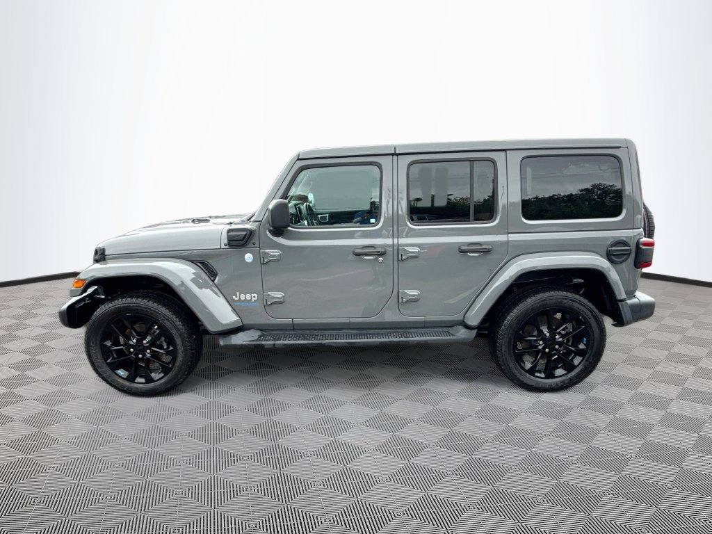 Used 2022 Jeep Wrangler Unlimited Sahara w/ Cold Weather Group AWD/4WD image 8
