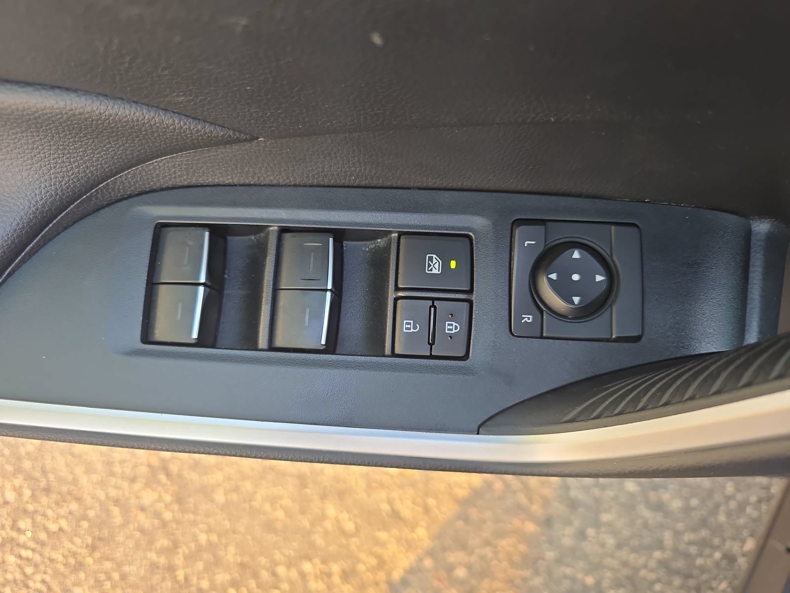 Used 2024 Toyota RAV4 XLE FWD image 27