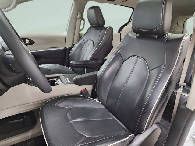 Used 2022 Chrysler Pacifica Limited AWD/4WD image 21