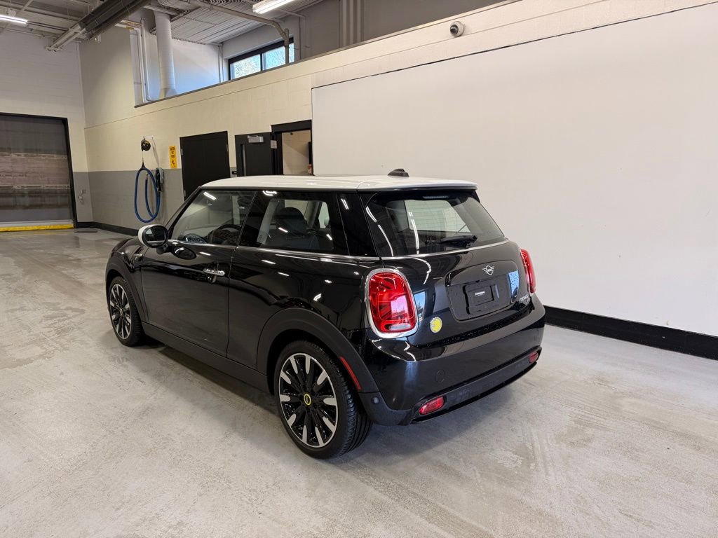 Certified 2024 MINI Cooper SE image 3