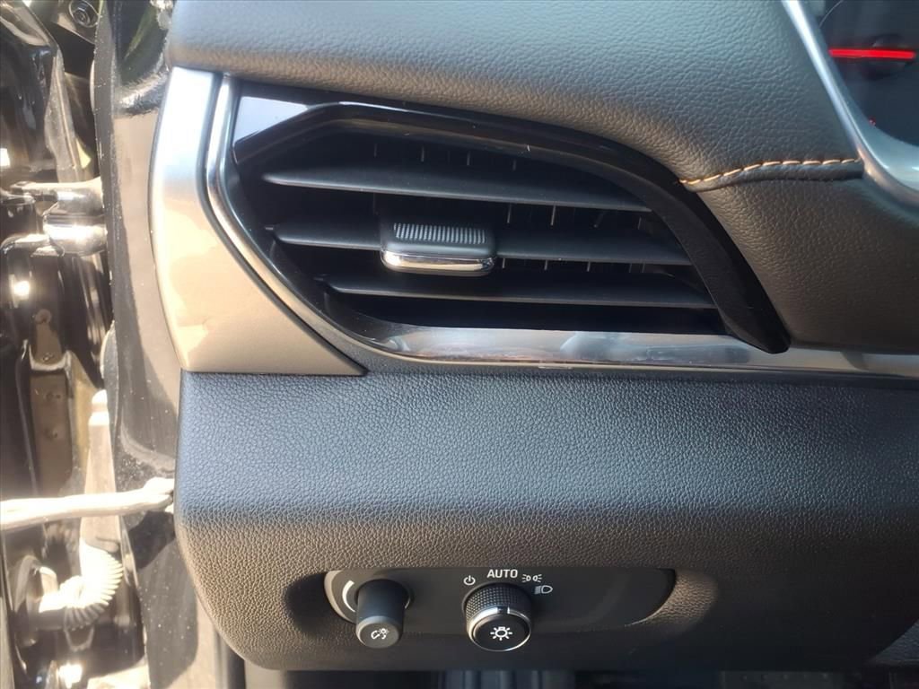 Used 2021 Chevrolet Traverse LS AWD/4WD image 28