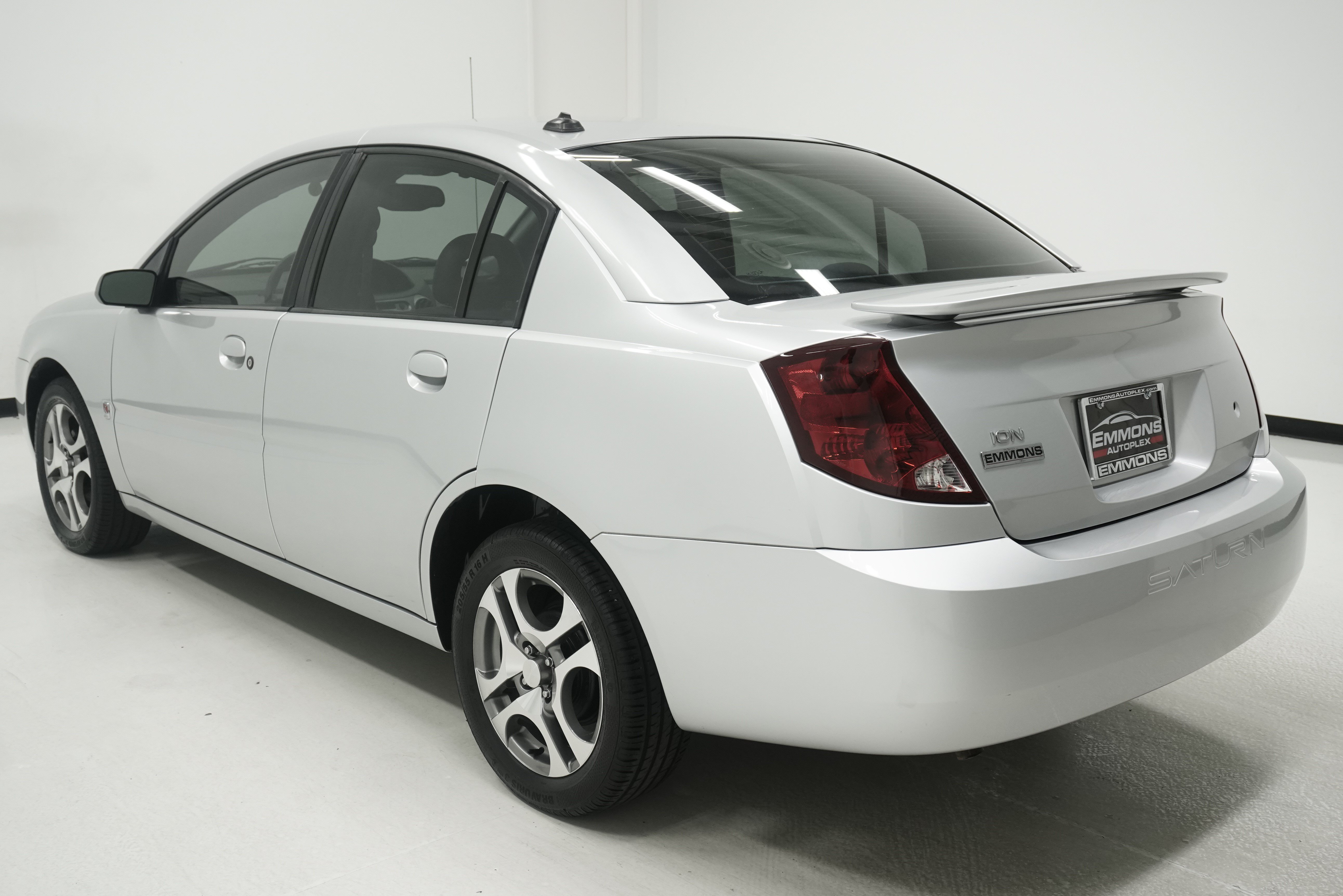 Used 2005 Saturn ION Level 3 w/ Travel Pkg FWD image 6