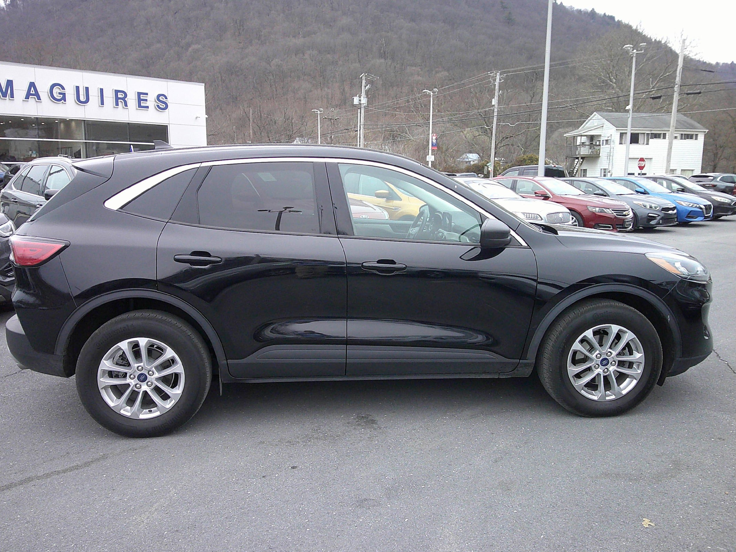 Certified 2022 Ford Escape SE w/ Cold Weather Package AWD/4WD image 4