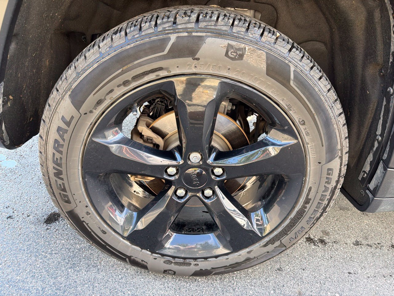 Used 2023 Jeep Grand Cherokee Altitude AWD/4WD image 26