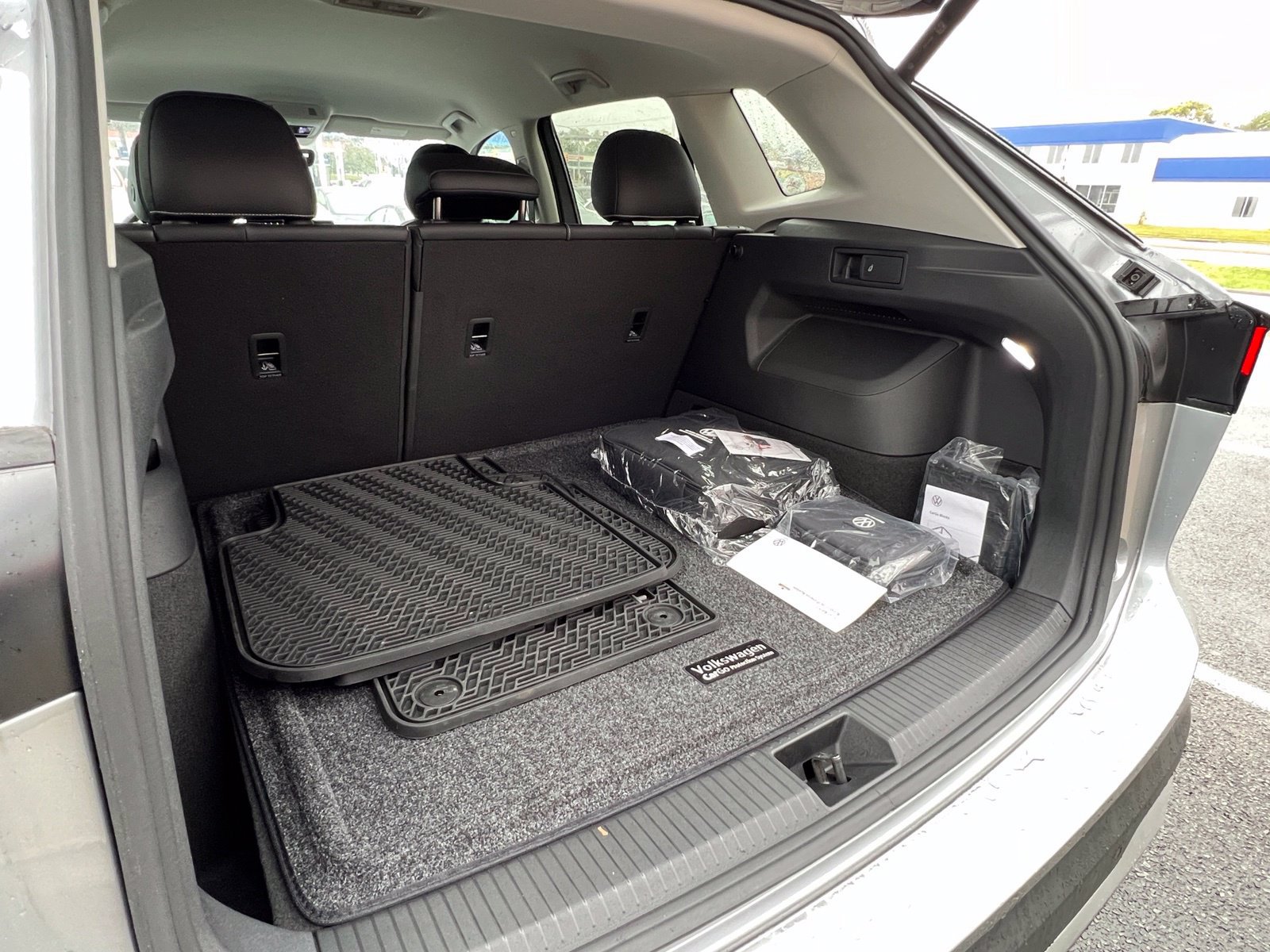 Used 2025 Volkswagen Tiguan SE FWD image 27