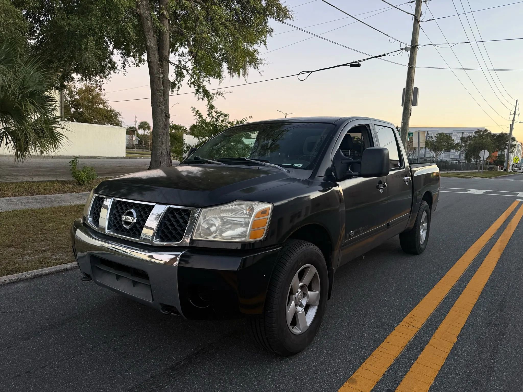 Used 2006 Nissan Titan SE image 1