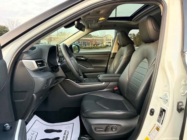 Used 2021 Toyota Highlander XLE FWD image 13