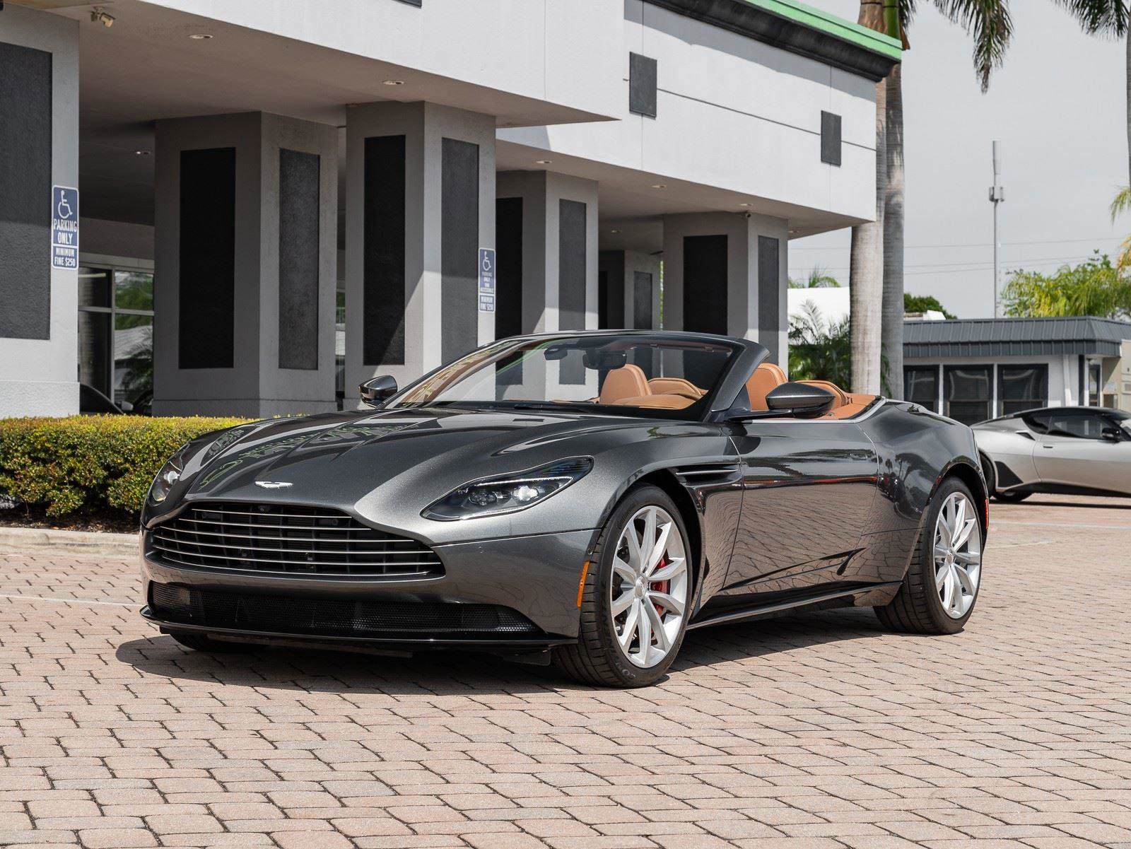 Used 2019 Aston Martin DB11 Volante image 31